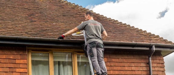 residential gutter cleaning in Welling