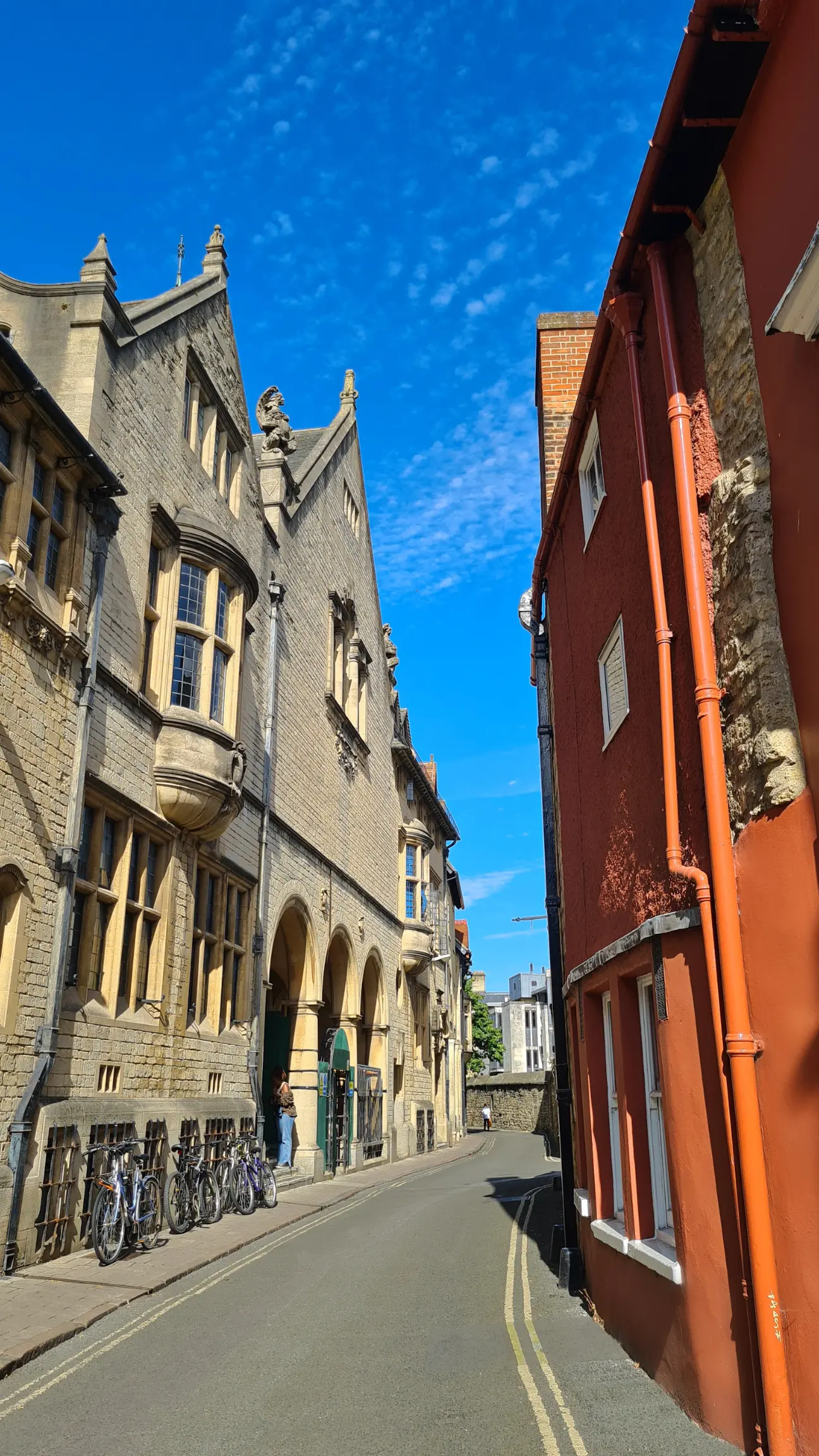 A street in Oxford, these narrow roads that contain historical buildings are what gutter cleaners generally deal with in this part of the UK