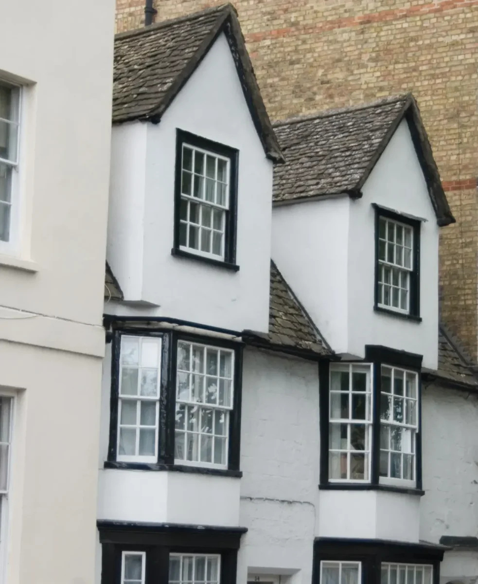 a small portrait showing a roof of a typical Oxford resident, these of buildings are what gutter cleaners commonly deal with in the area, this image is used for additional context.