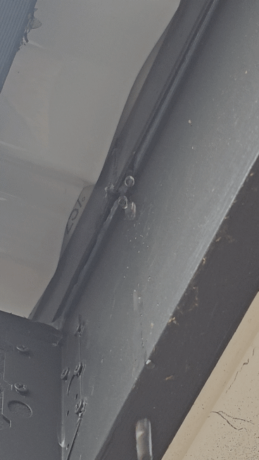 signs your gutters are leaking