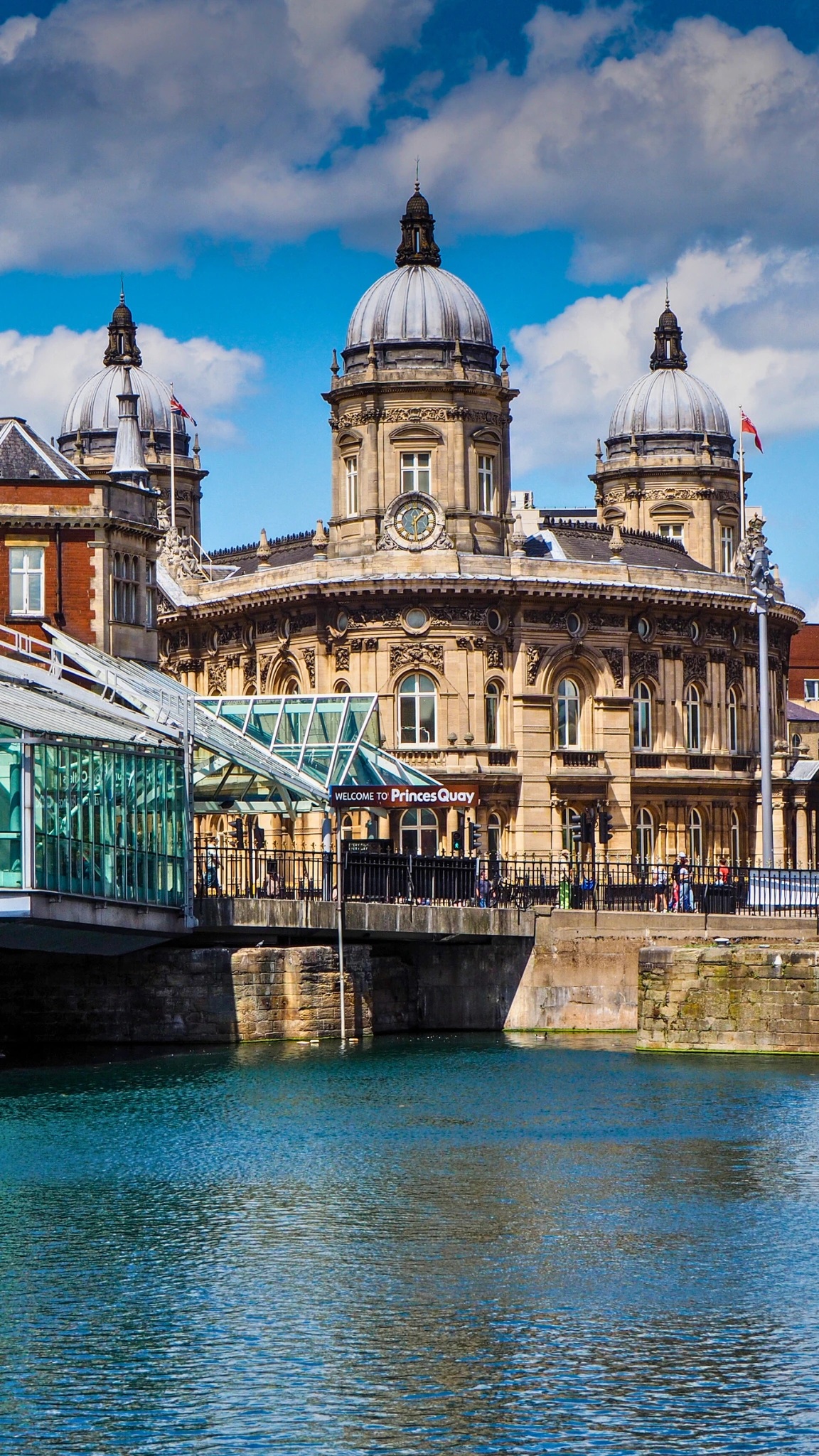How Much Does It Cost to Have My Gutters Cleaned in Hull?